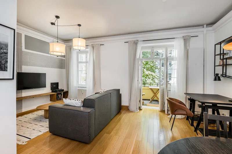 STYLISH FURNISHED PERIOD APARTMENT WITH BALCONY | 2 BEDROOMS | BERLIN-WILMERSDORF — photo 1